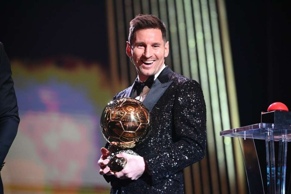 Ο Lionel Μessi κέρδισε το βραβείο του καλύτερου ποδοσφαιριστή στον κόσμο για 7η φορά !!!!