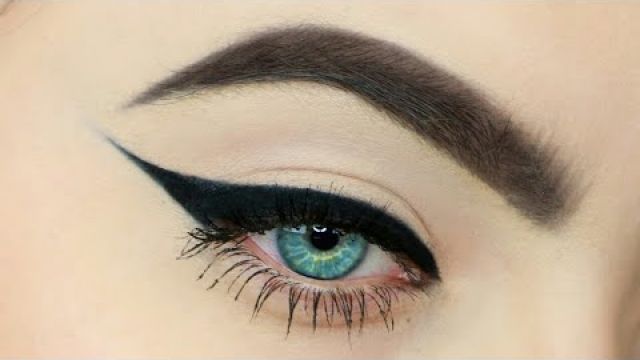 How to : perfect winged eyeliner tutorial step by step easy technique